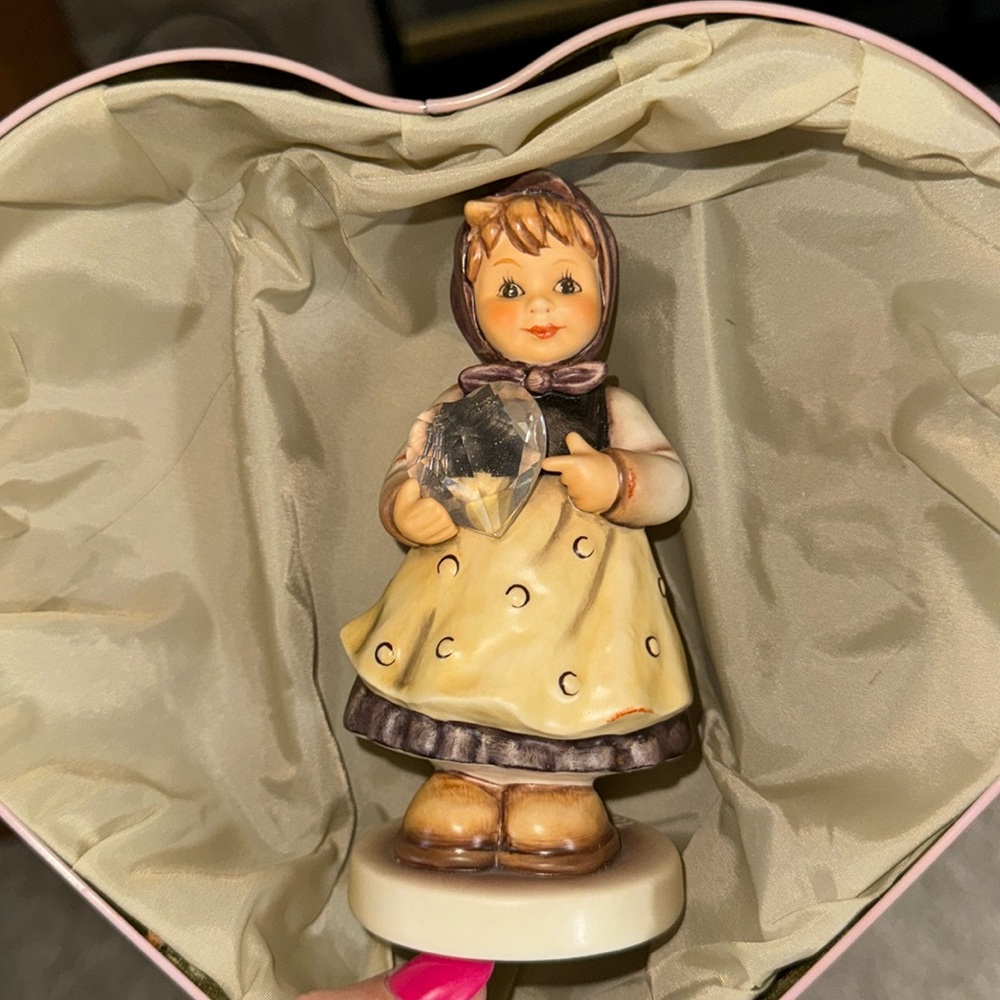 Hummel - A Heartfelt Gift